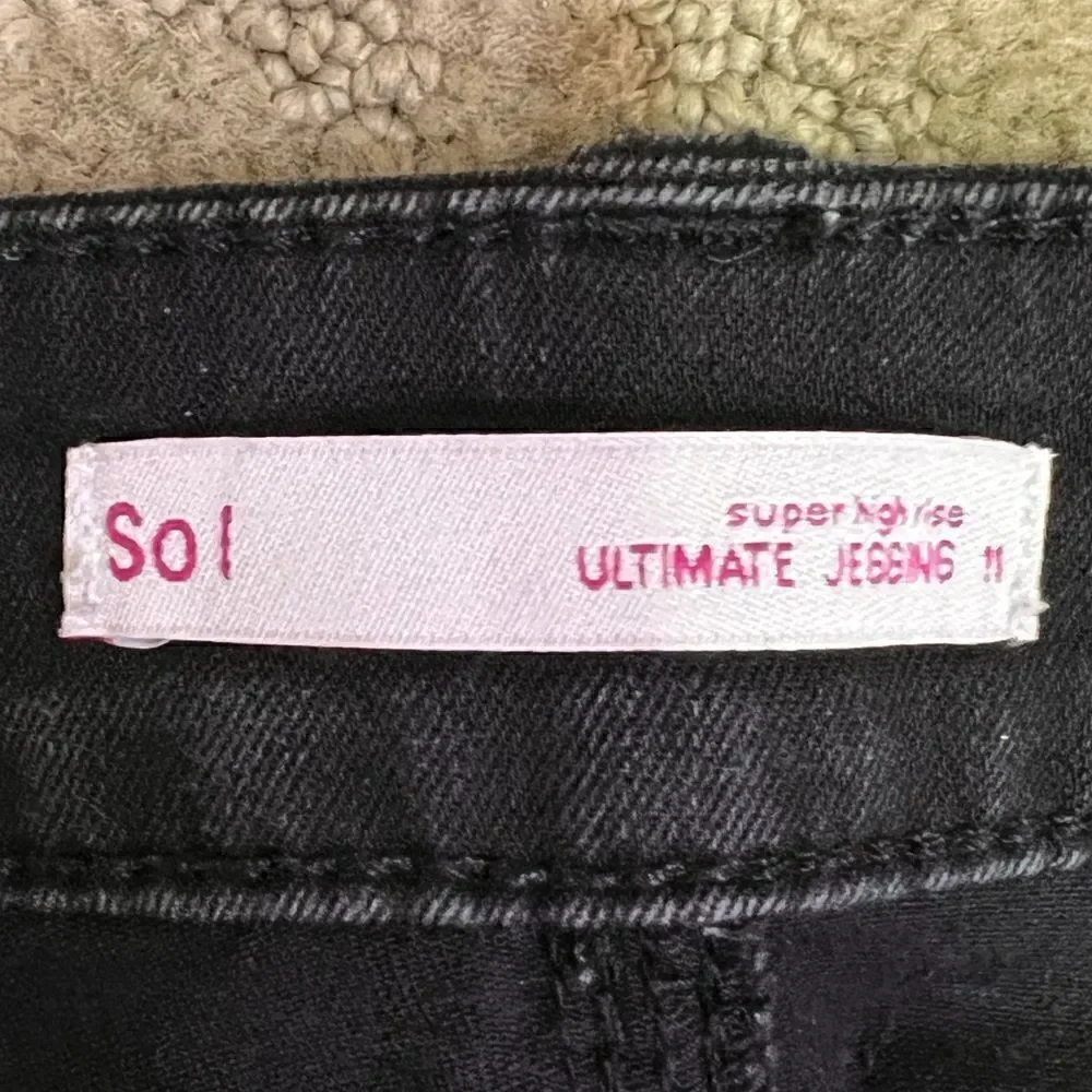 Sol Super High Rise Ultimate Jegging Juniors 11 Black Jeans w Distressed Knees